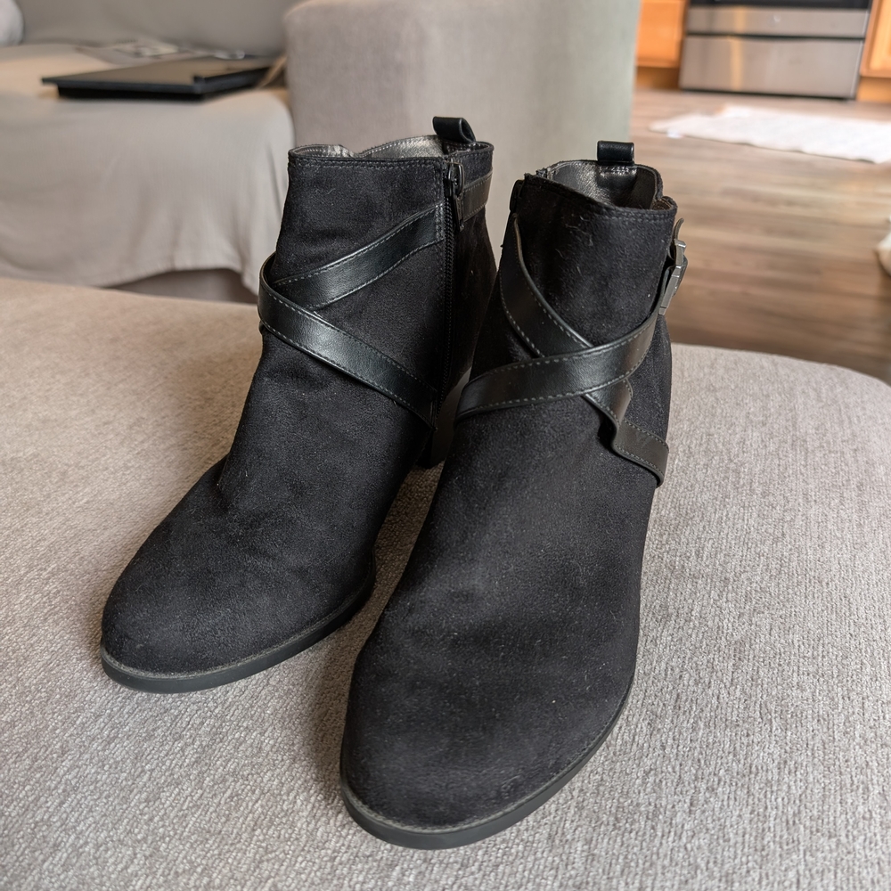 Life Stride Black Ankle Booties 9